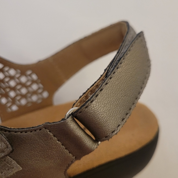 Trotters Romi Pewter Slingback Sandals - Picture 9 of 10